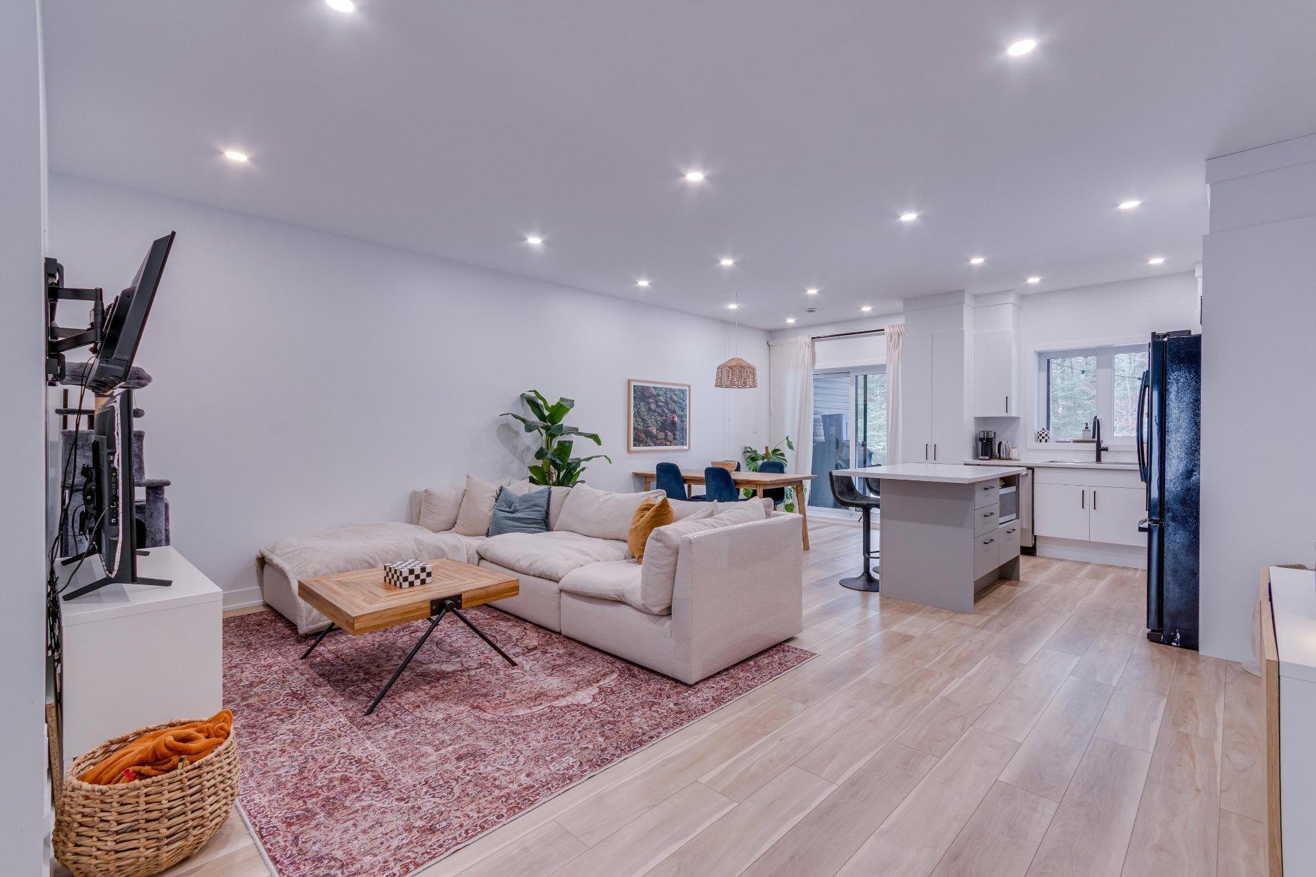 









12


Ch. Sisttie

,
La Pêche,




QC
J0X3G0

