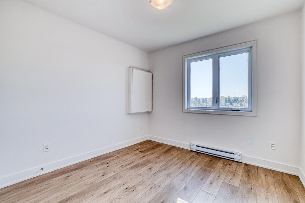 









360


Rue des Becs-Scie

, 1,
Gatineau (Masson-Angers),




QC
J8M1P5

