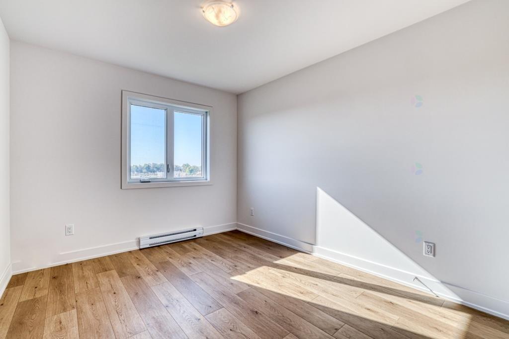 









360


Rue des Becs-Scie

, 1,
Gatineau (Masson-Angers),




QC
J8M1P5

