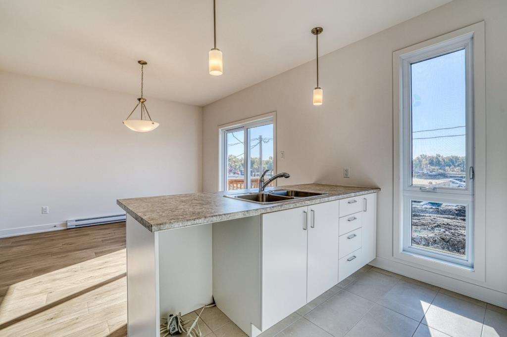 









360


Rue des Becs-Scie

, 1,
Gatineau (Masson-Angers),




QC
J8M1P5

