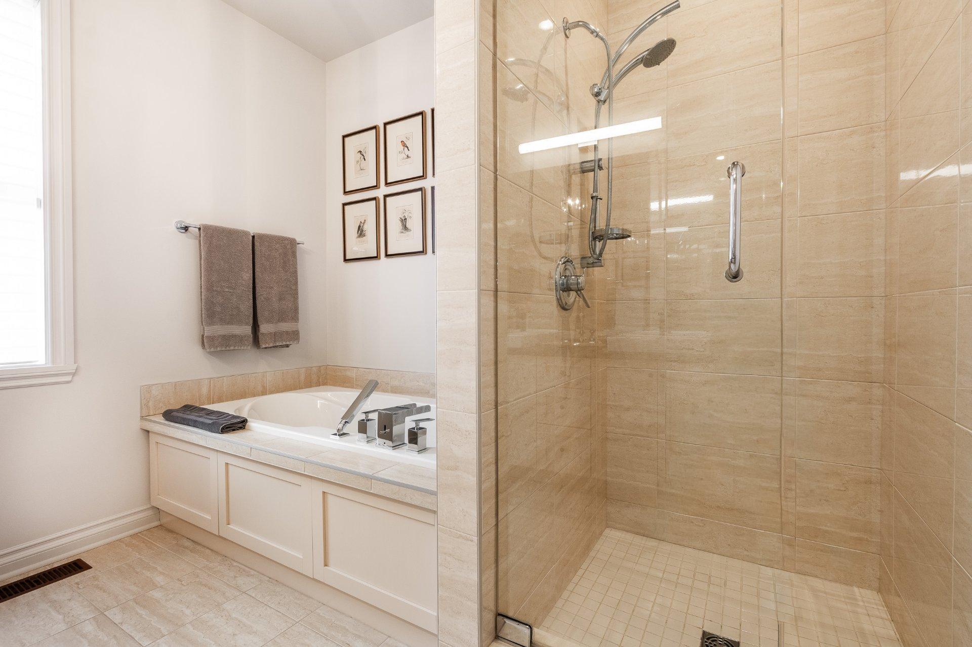 









4041


Rue des Bolets

,
Saint-Bruno-de-Montarville,




QC
J3V0C9

