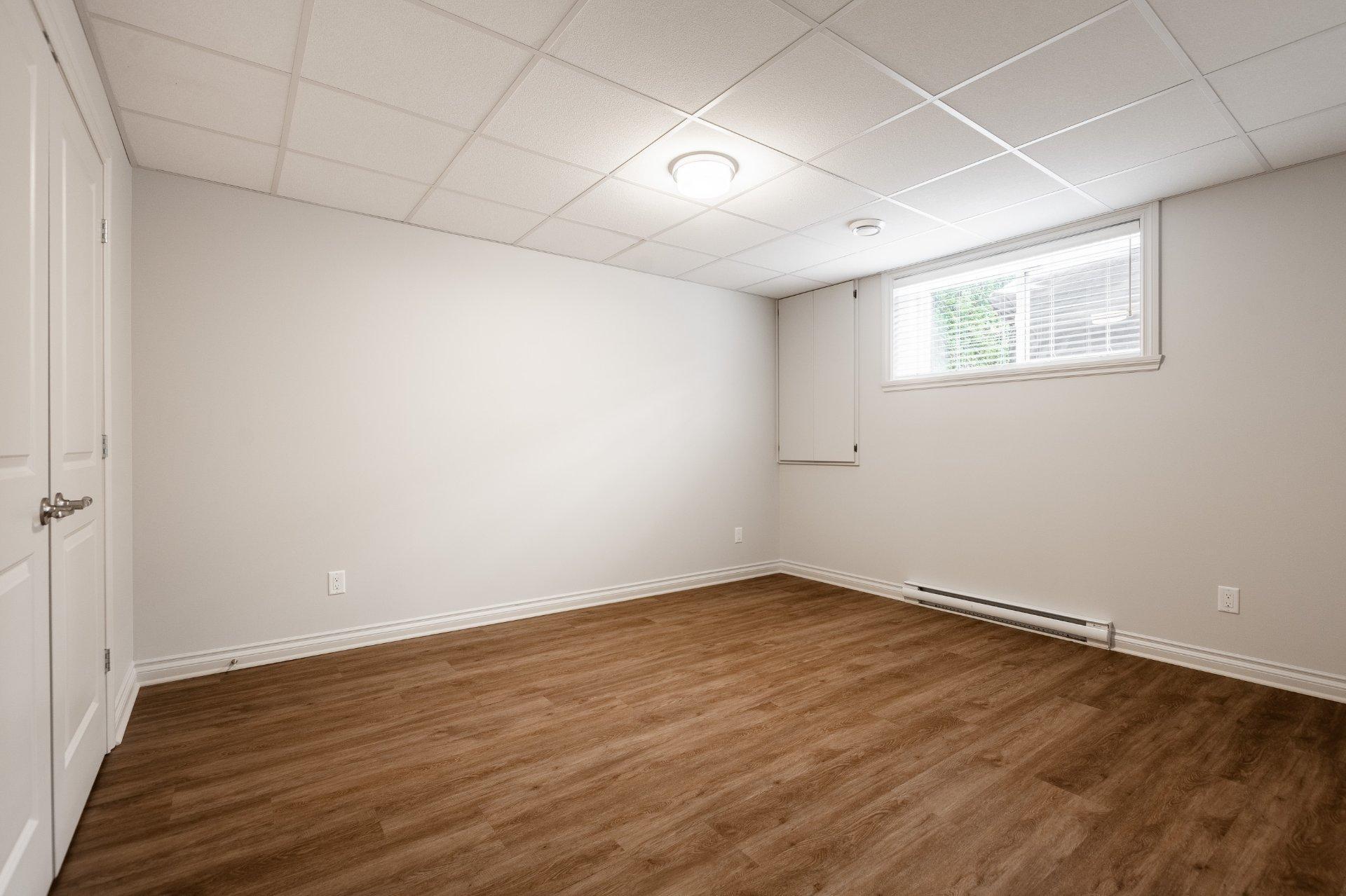 









4041


Rue des Bolets

,
Saint-Bruno-de-Montarville,




QC
J3V0C9

