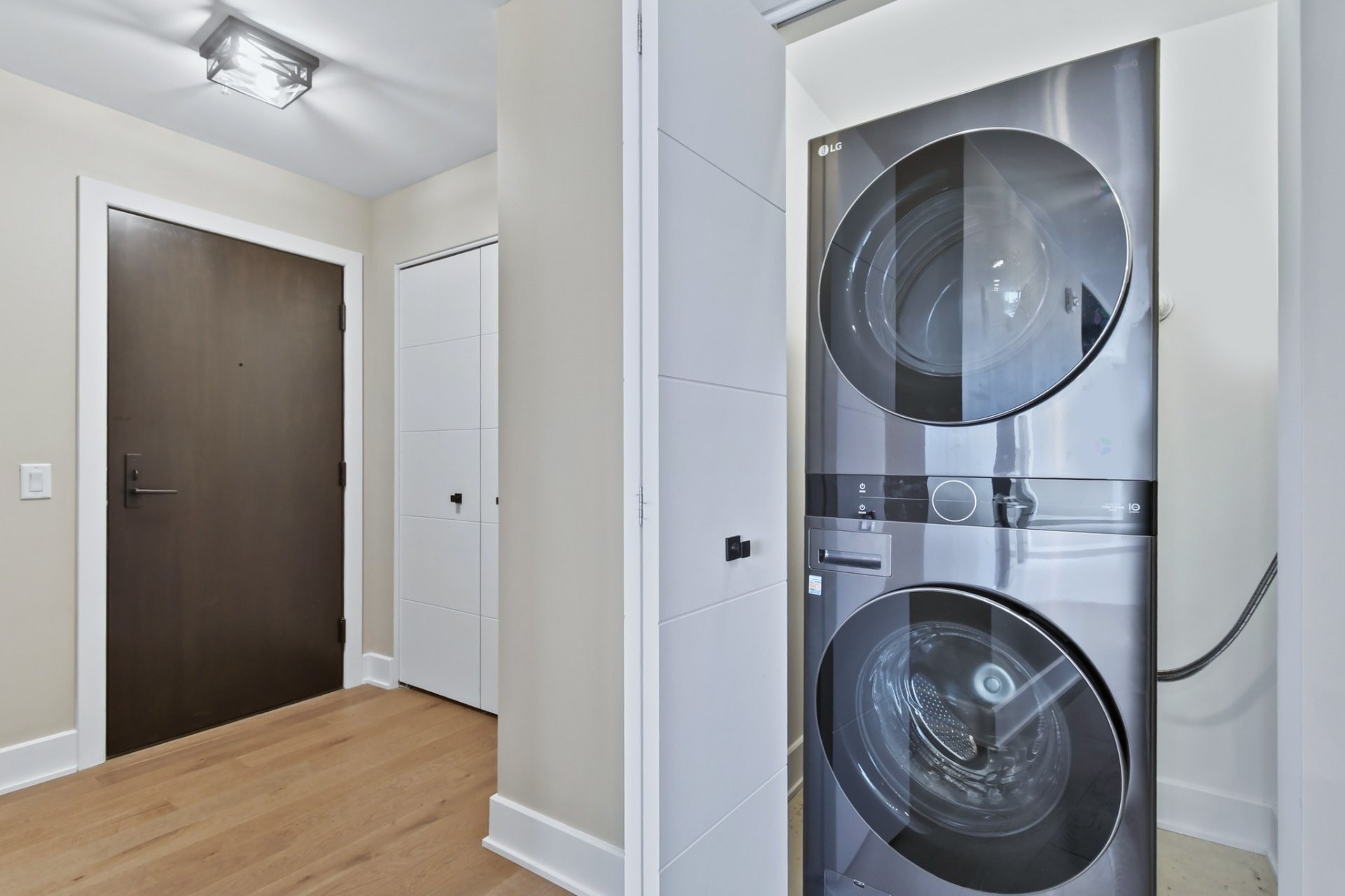 









2835


Av. du Cosmodôme

, 1202,
Laval (Chomedey),




QC
H7T0R8

