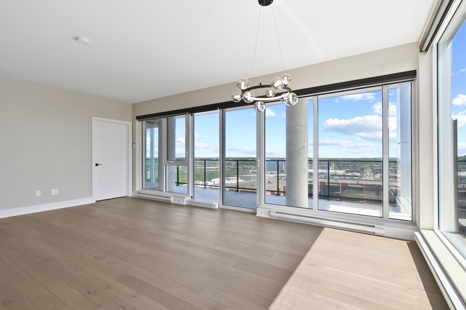 









2835


Av. du Cosmodôme

, 1202,
Laval (Chomedey),




QC
H7T0R8

