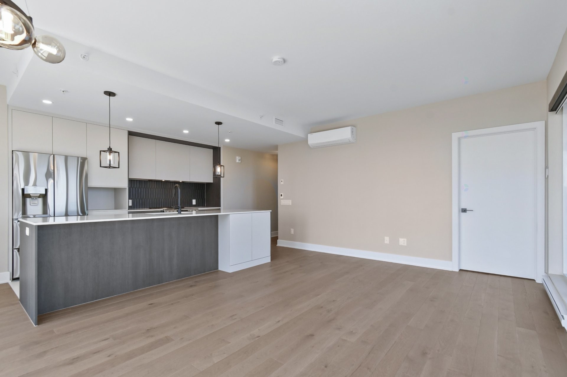 









2835


Av. du Cosmodôme

, 1202,
Laval (Chomedey),




QC
H7T0R8

