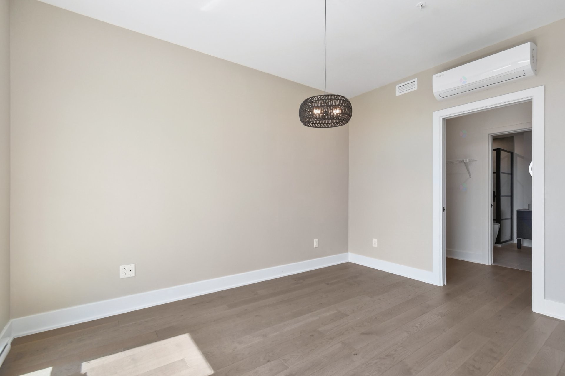 









2835


Av. du Cosmodôme

, 1202,
Laval (Chomedey),




QC
H7T0R8

