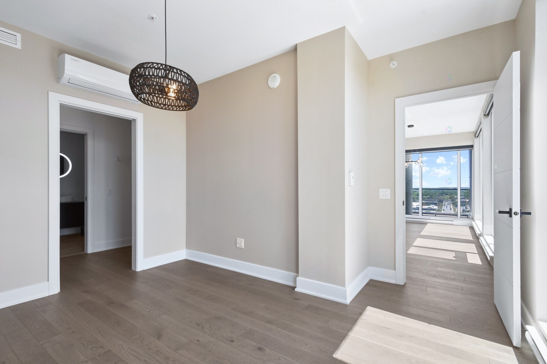 









2835


Av. du Cosmodôme

, 1202,
Laval (Chomedey),




QC
H7T0R8

