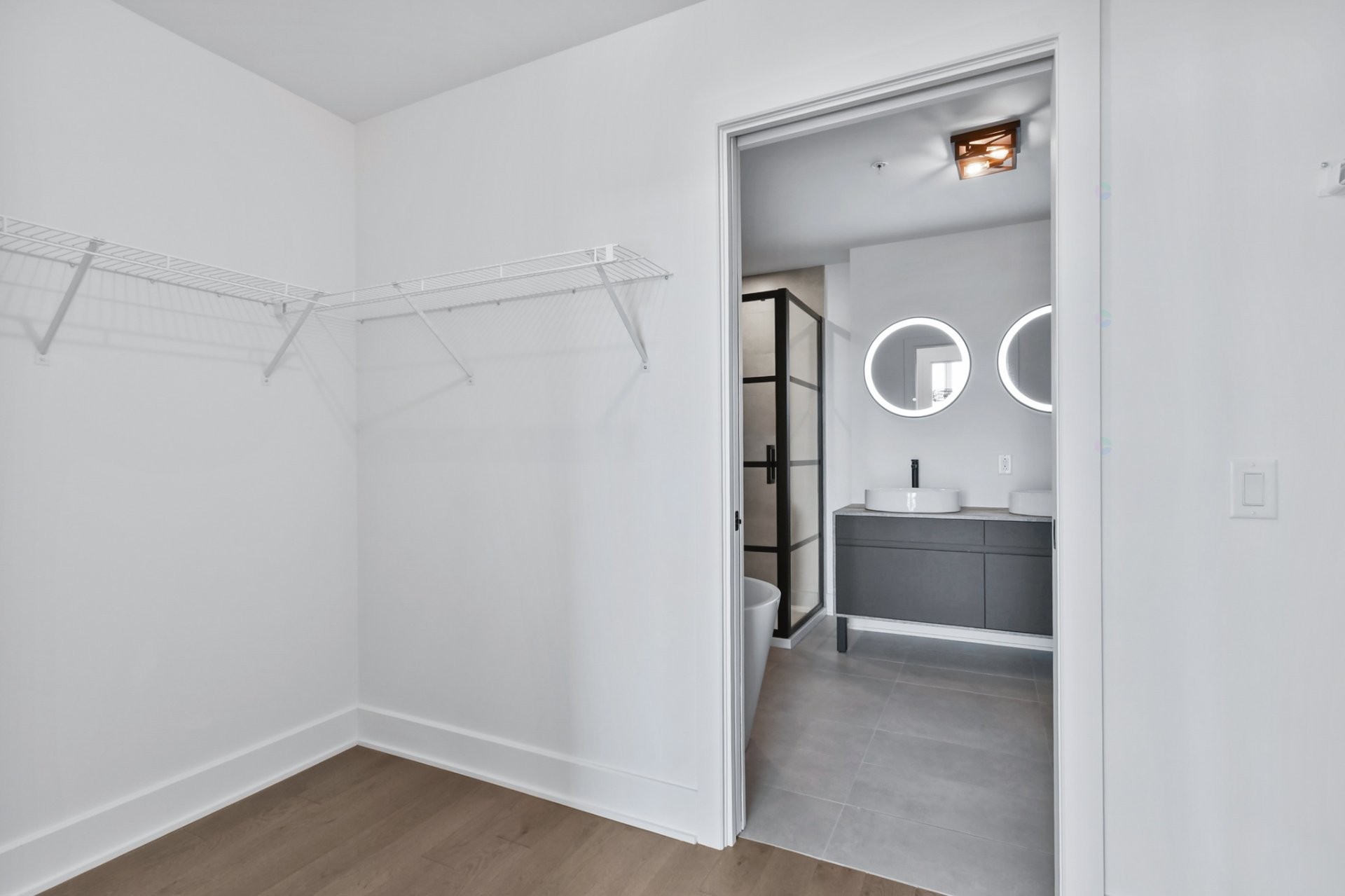 









2835


Av. du Cosmodôme

, 1202,
Laval (Chomedey),




QC
H7T0R8

