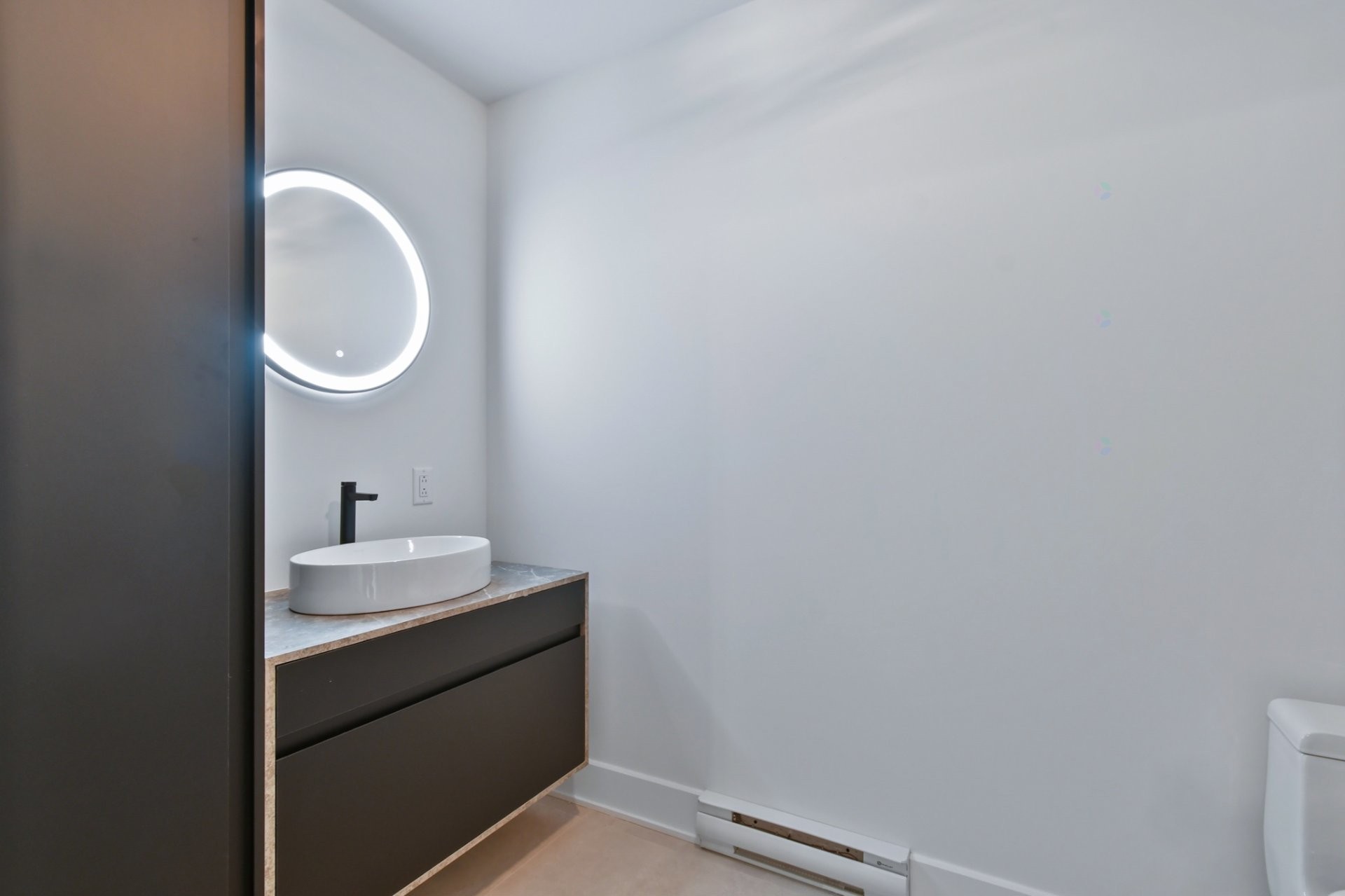 









2835


Av. du Cosmodôme

, 1202,
Laval (Chomedey),




QC
H7T0R8


