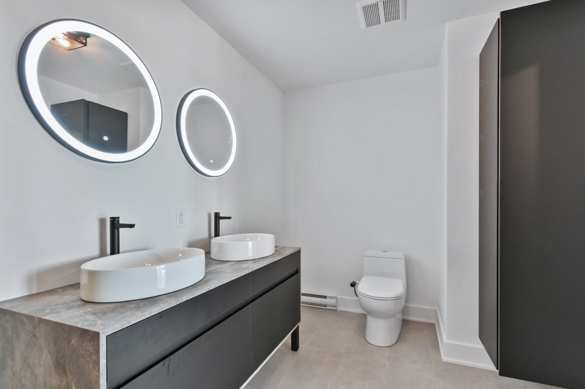 









2835


Av. du Cosmodôme

, 1202,
Laval (Chomedey),




QC
H7T0R8

