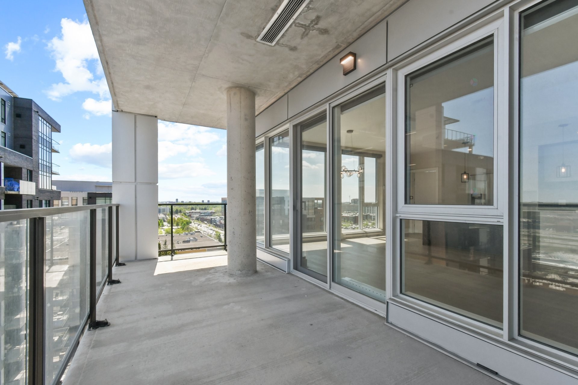 









2835


Av. du Cosmodôme

, 1202,
Laval (Chomedey),




QC
H7T0R8

