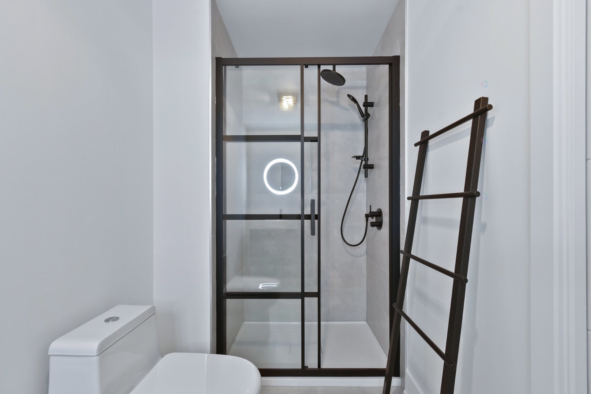 









2835


Av. du Cosmodôme

, 1202,
Laval (Chomedey),




QC
H7T0R8

