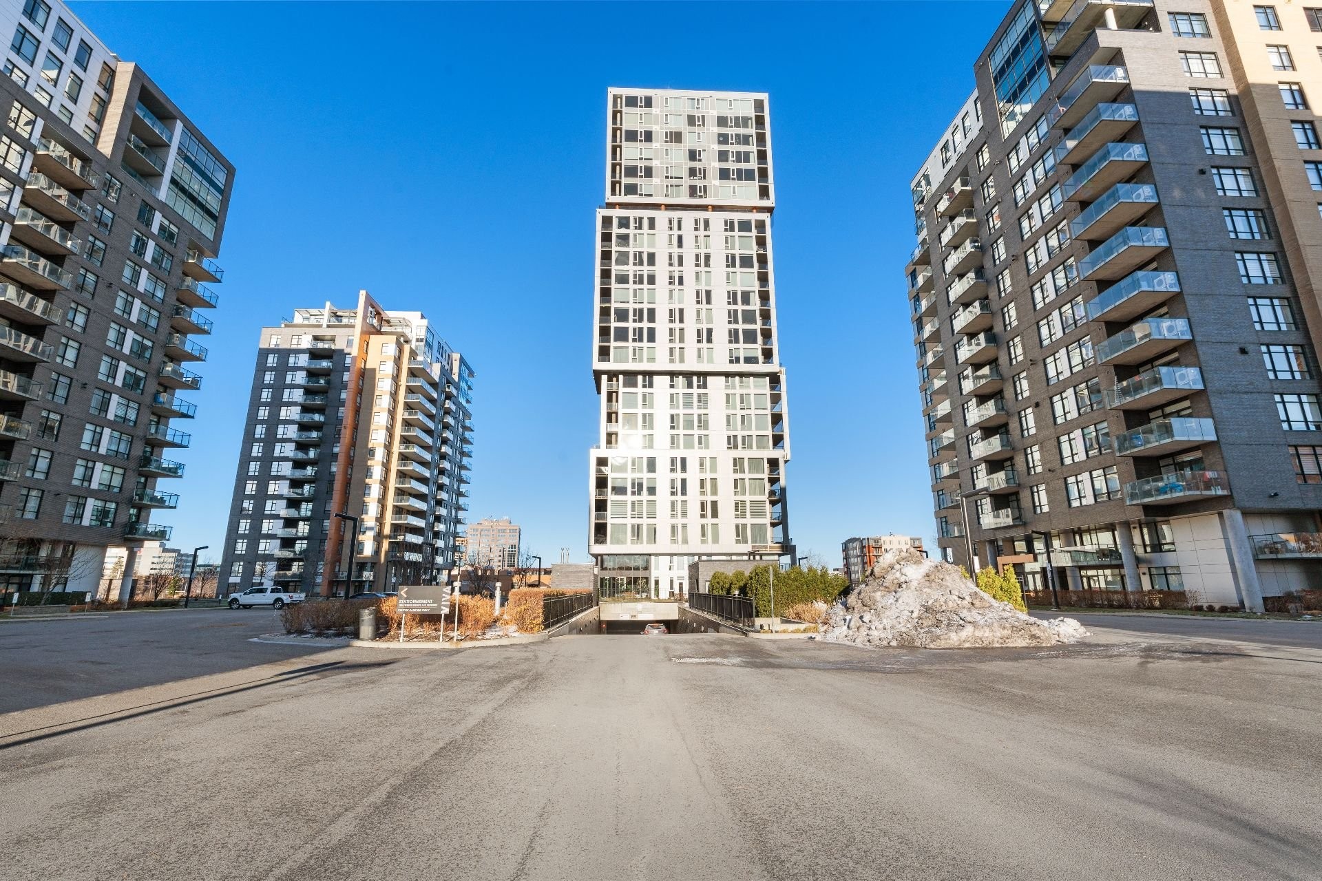 









2835


Av. du Cosmodôme

, 1202,
Laval (Chomedey),




QC
H7T0R8


