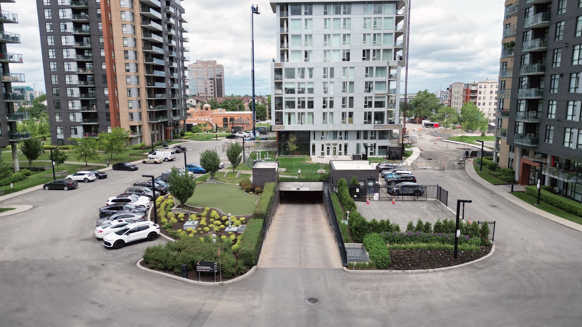 









2835


Av. du Cosmodôme

, 1202,
Laval (Chomedey),




QC
H7T0R8

