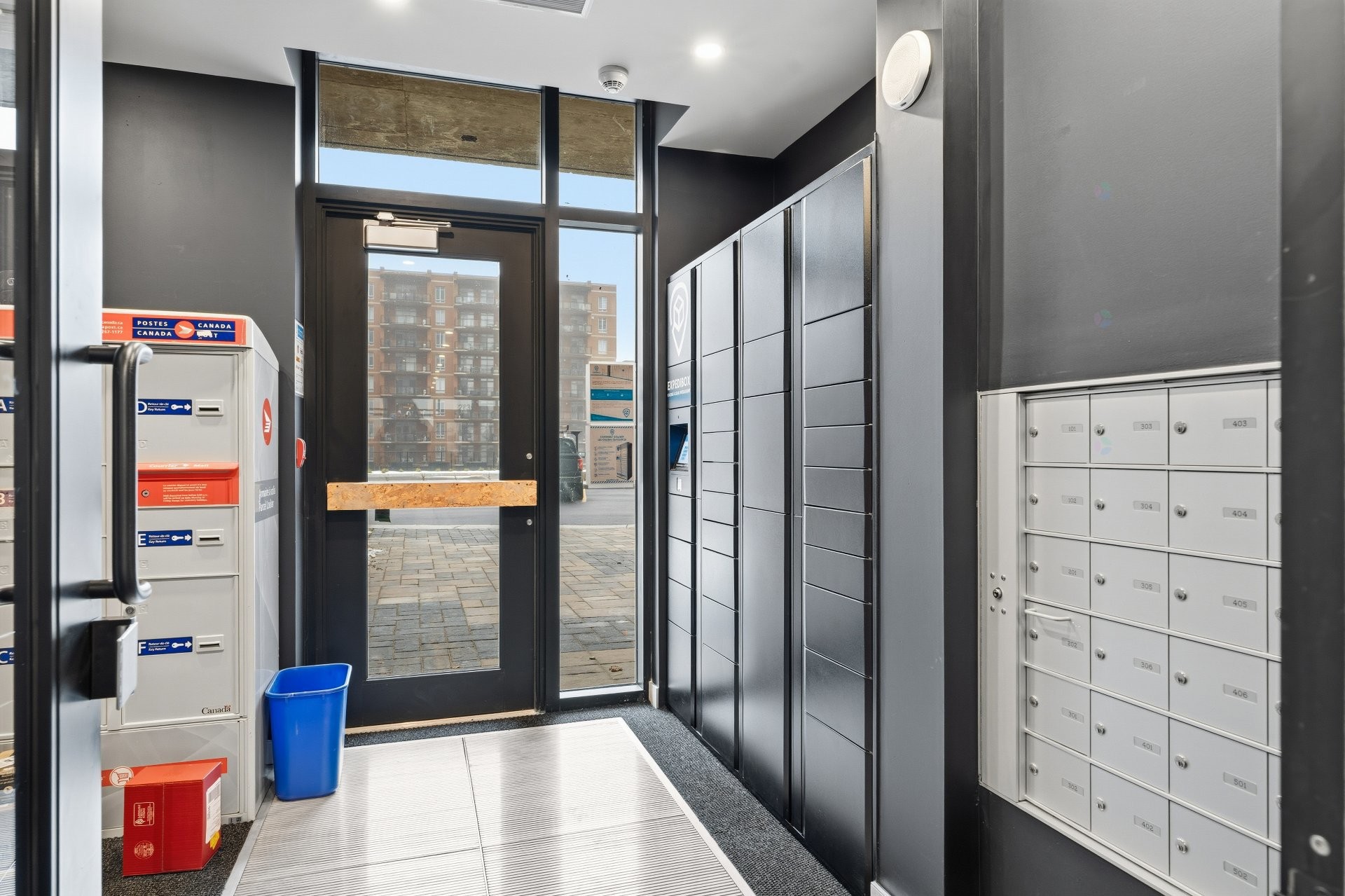 









2835


Av. du Cosmodôme

, 1202,
Laval (Chomedey),




QC
H7T0R8

