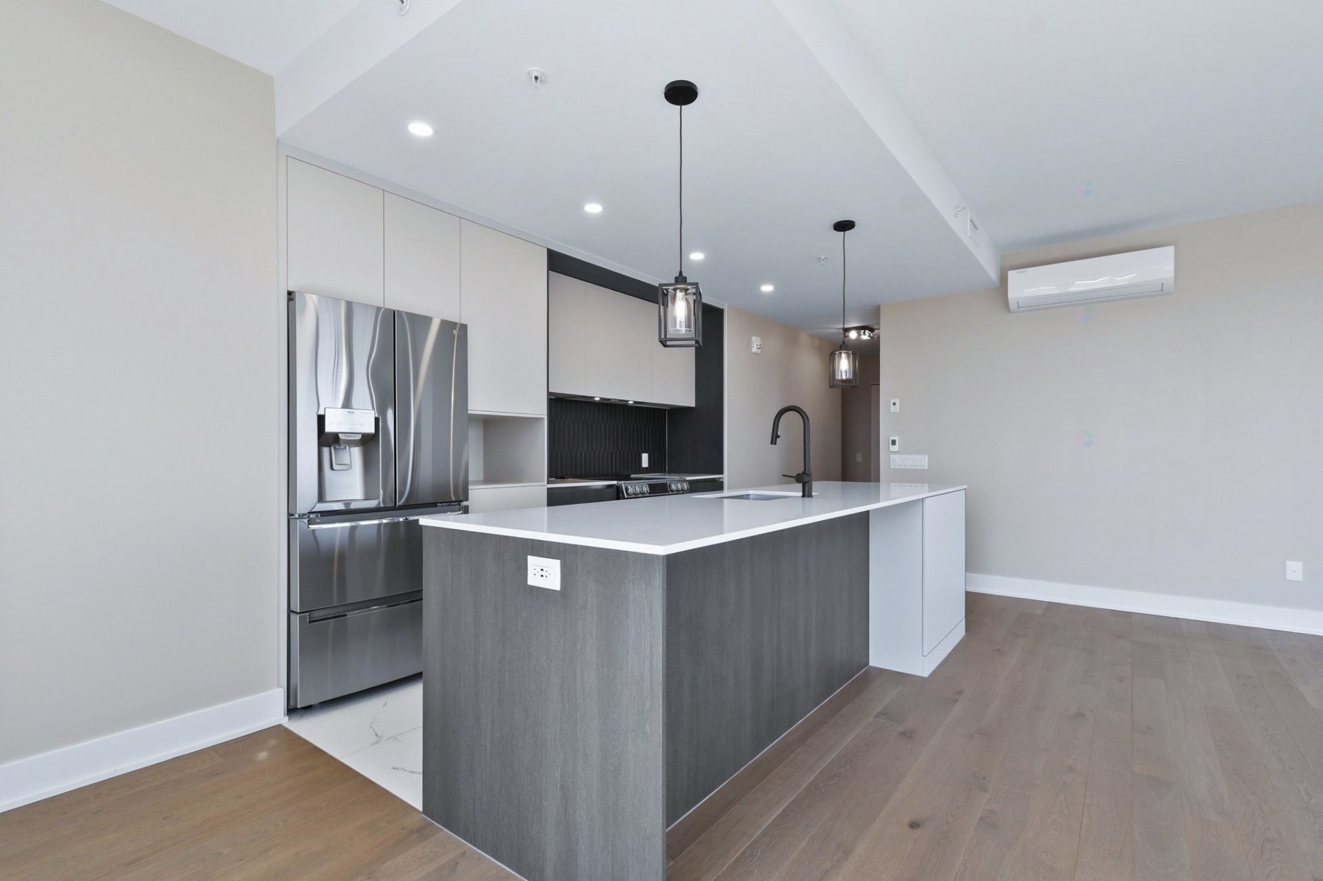 









2835


Av. du Cosmodôme

, 1202,
Laval (Chomedey),




QC
H7T0R8

