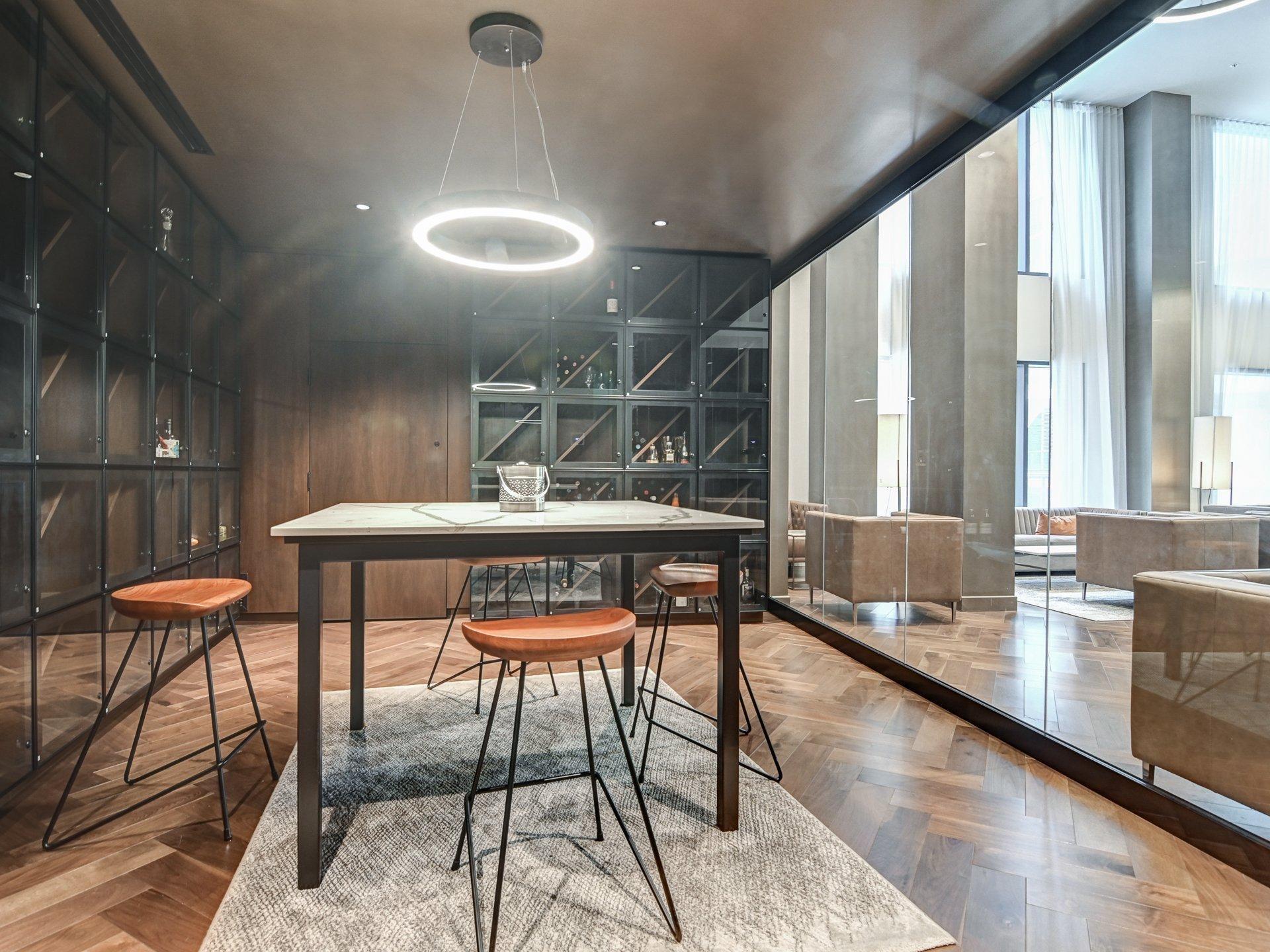 









1188


Rue St-Antoine O.

, 3104,
Montréal (Ville-Marie),




QC
H3C1B4

