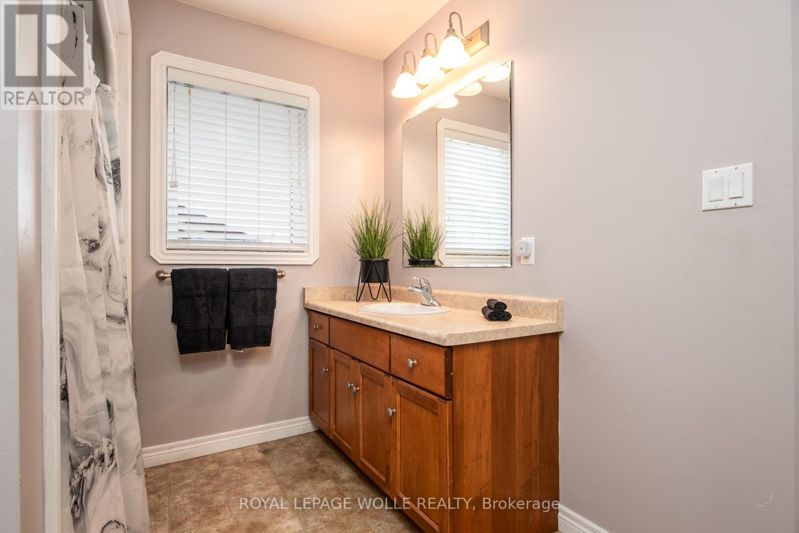 












383 PARROTT PLACE

,
Woodstock,




Ontario
N4T1V4

