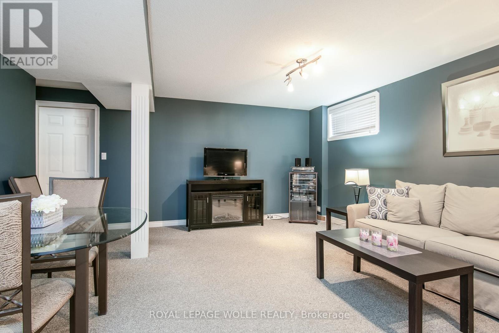 












383 PARROTT PLACE

,
Woodstock,




Ontario
N4T1V4

