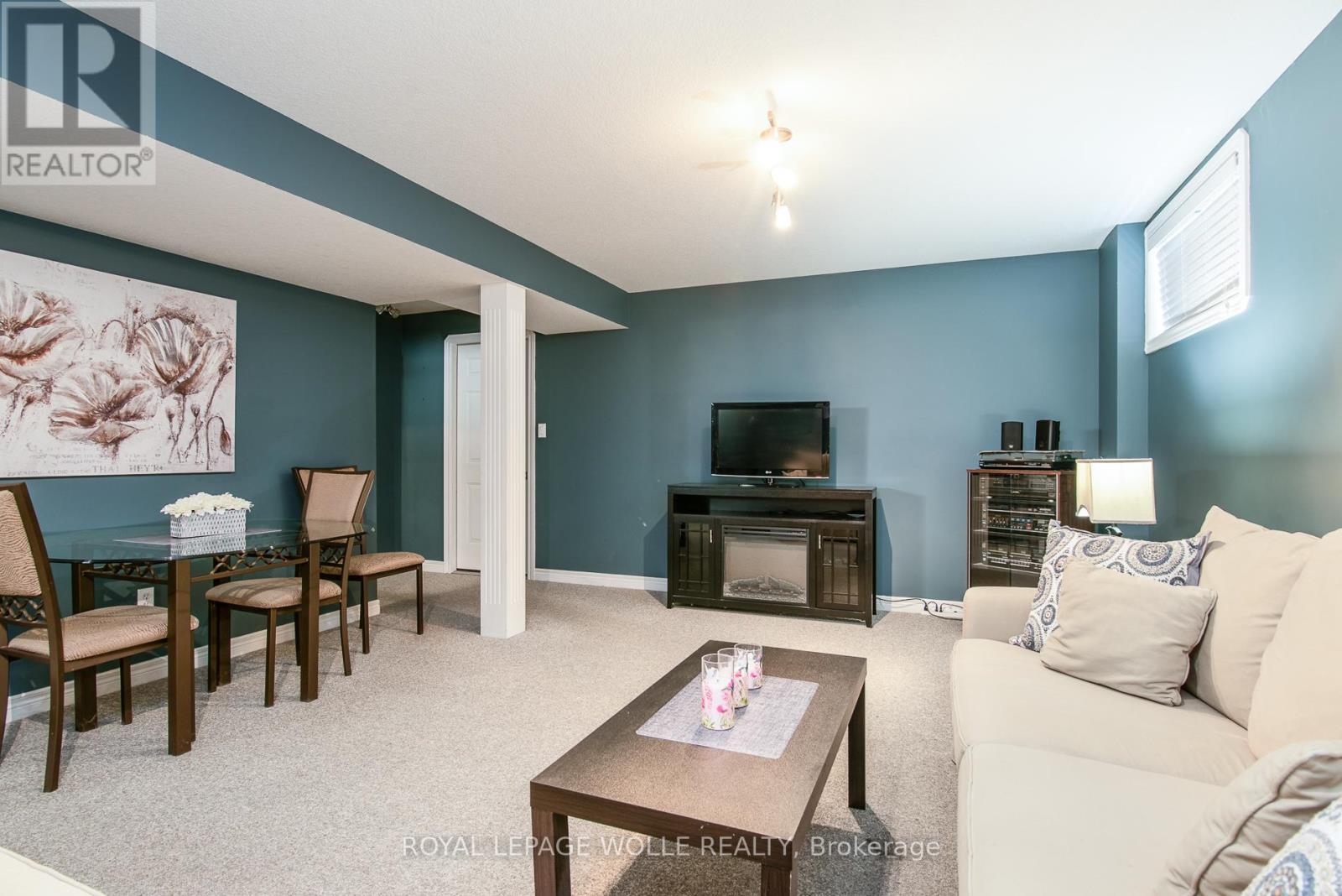 












383 PARROTT PLACE

,
Woodstock,




Ontario
N4T1V4

