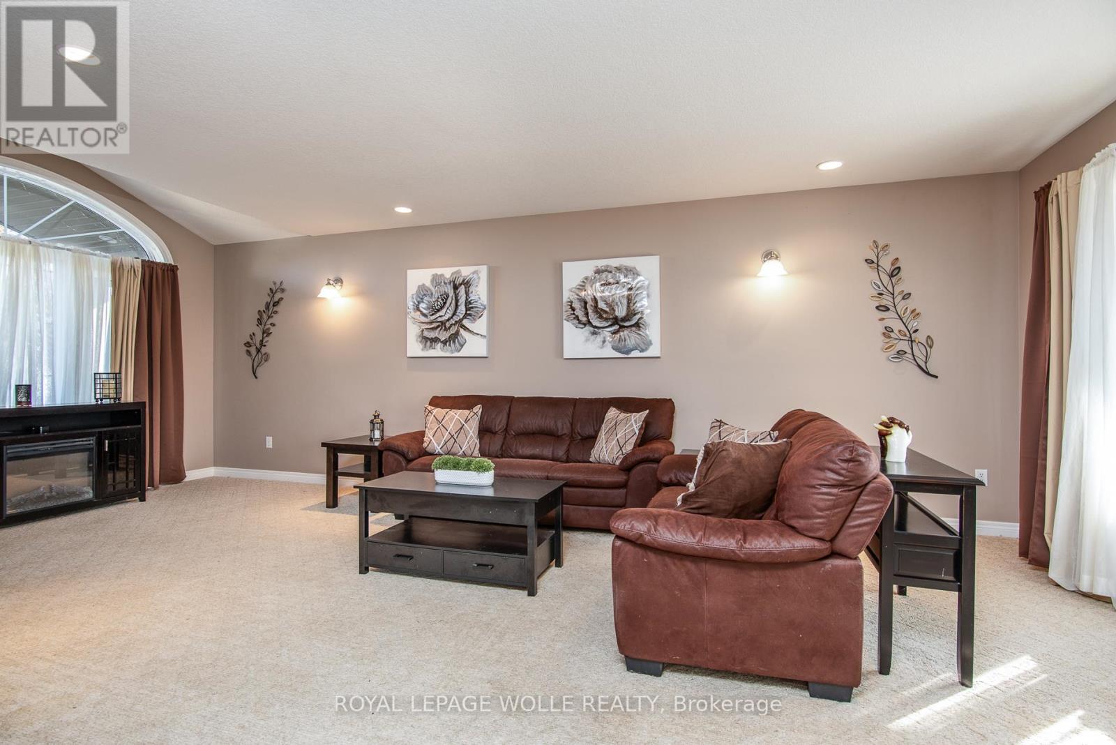 












383 PARROTT PLACE

,
Woodstock,




Ontario
N4T1V4

