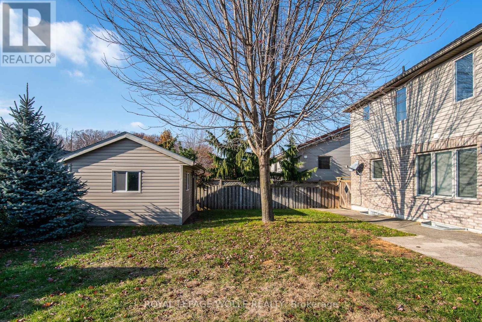 












383 PARROTT PLACE

,
Woodstock,




Ontario
N4T1V4

