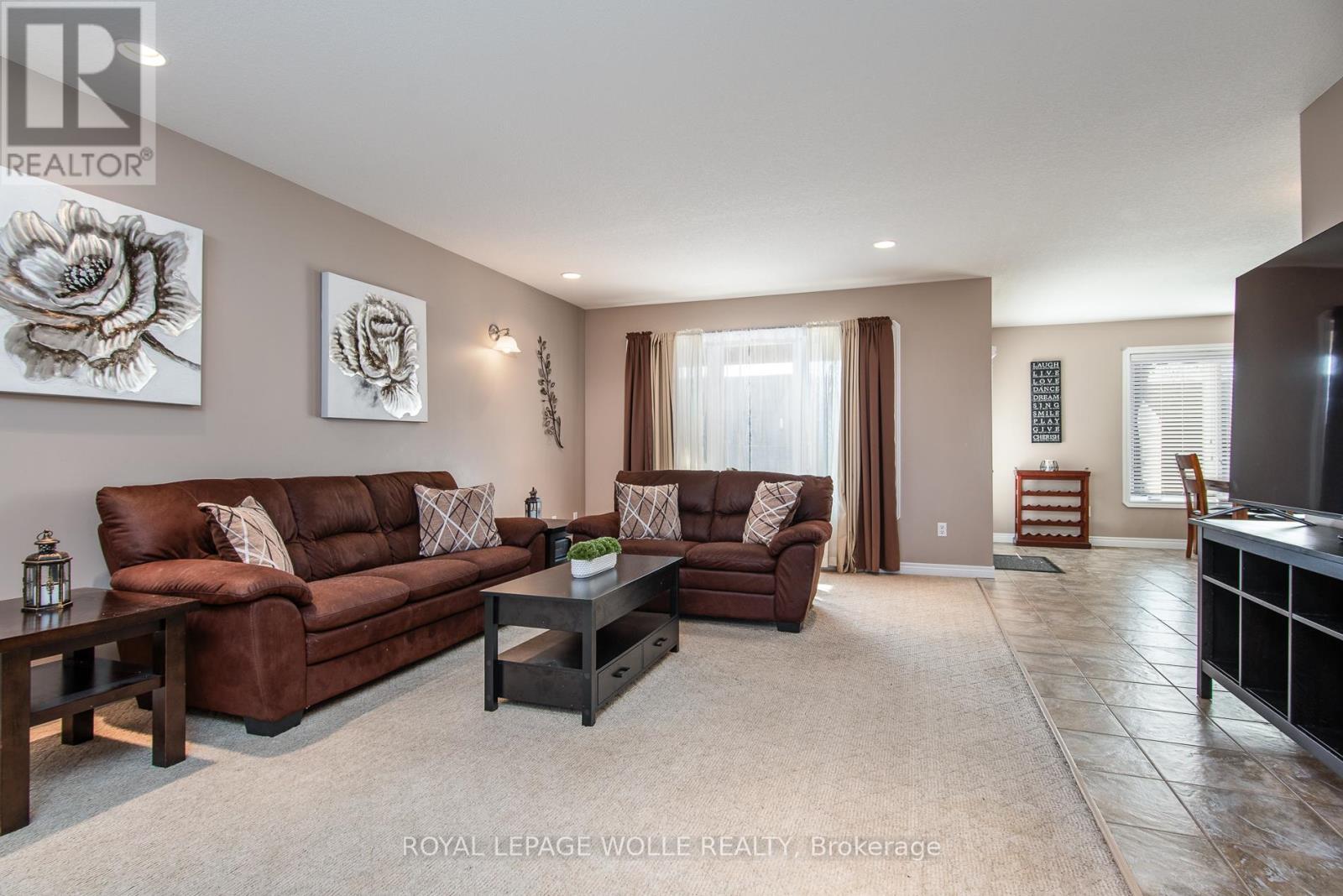 












383 PARROTT PLACE

,
Woodstock,




Ontario
N4T1V4

