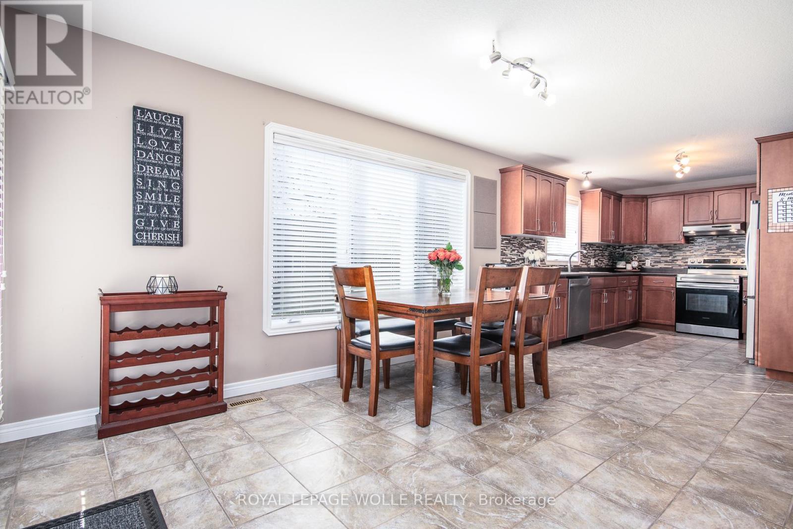 












383 PARROTT PLACE

,
Woodstock,




Ontario
N4T1V4

