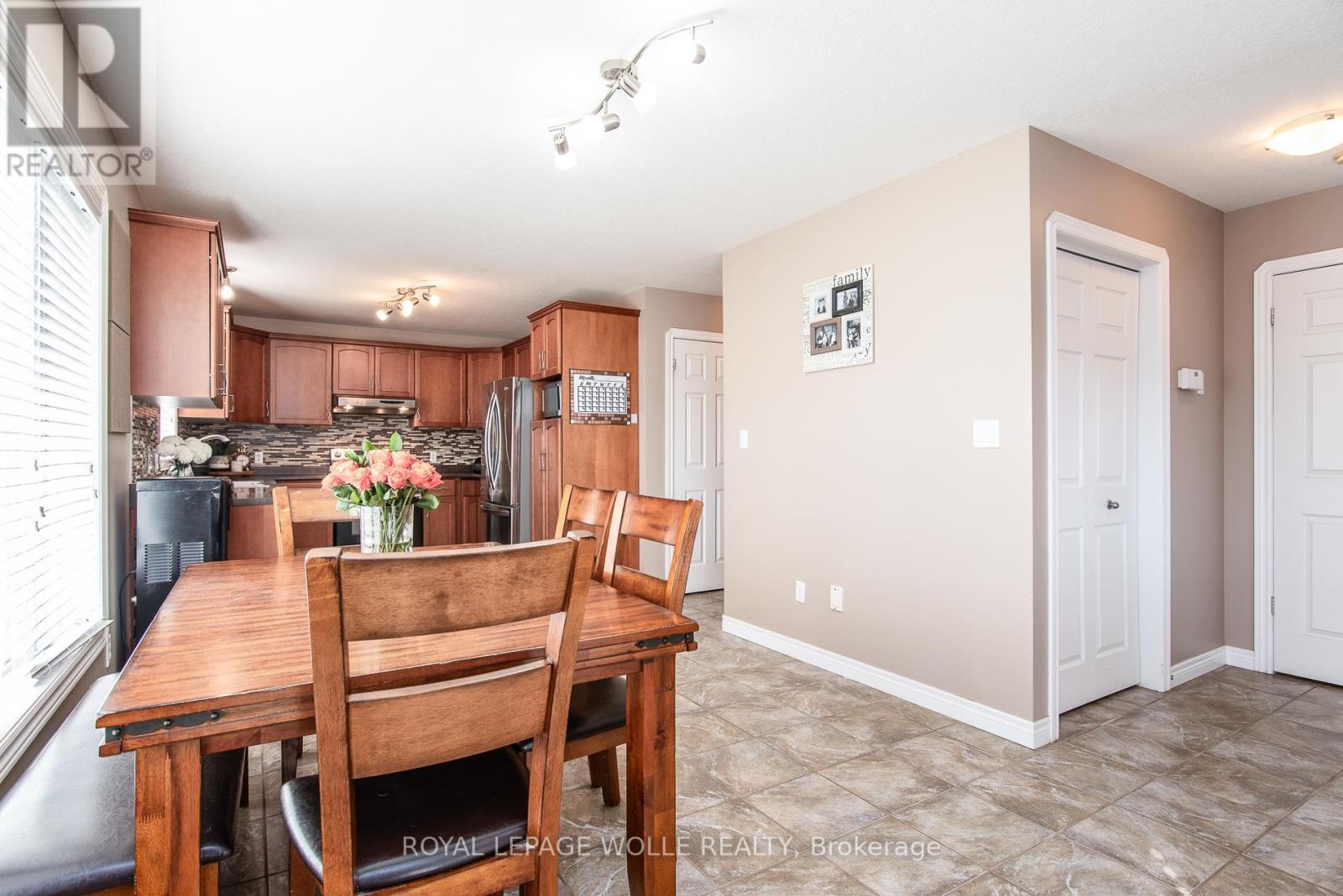 












383 PARROTT PLACE

,
Woodstock,




Ontario
N4T1V4

