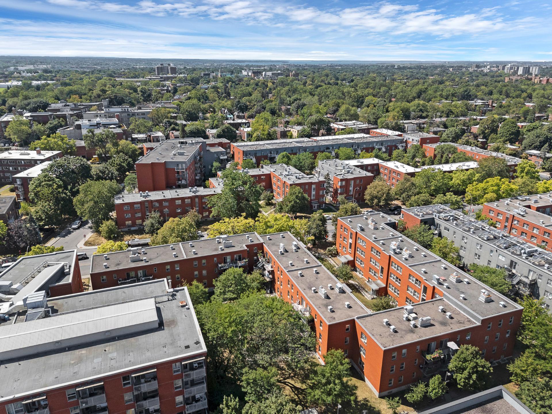 









3911


Boul. Cavendish

, 2,
Montréal (Côte-des-Neiges/Notre-Dame-de-Grâce),




QC
H4B2N4

