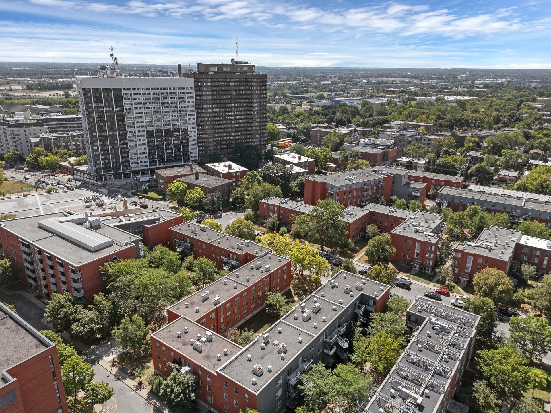 









3911


Boul. Cavendish

, 2,
Montréal (Côte-des-Neiges/Notre-Dame-de-Grâce),




QC
H4B2N4

