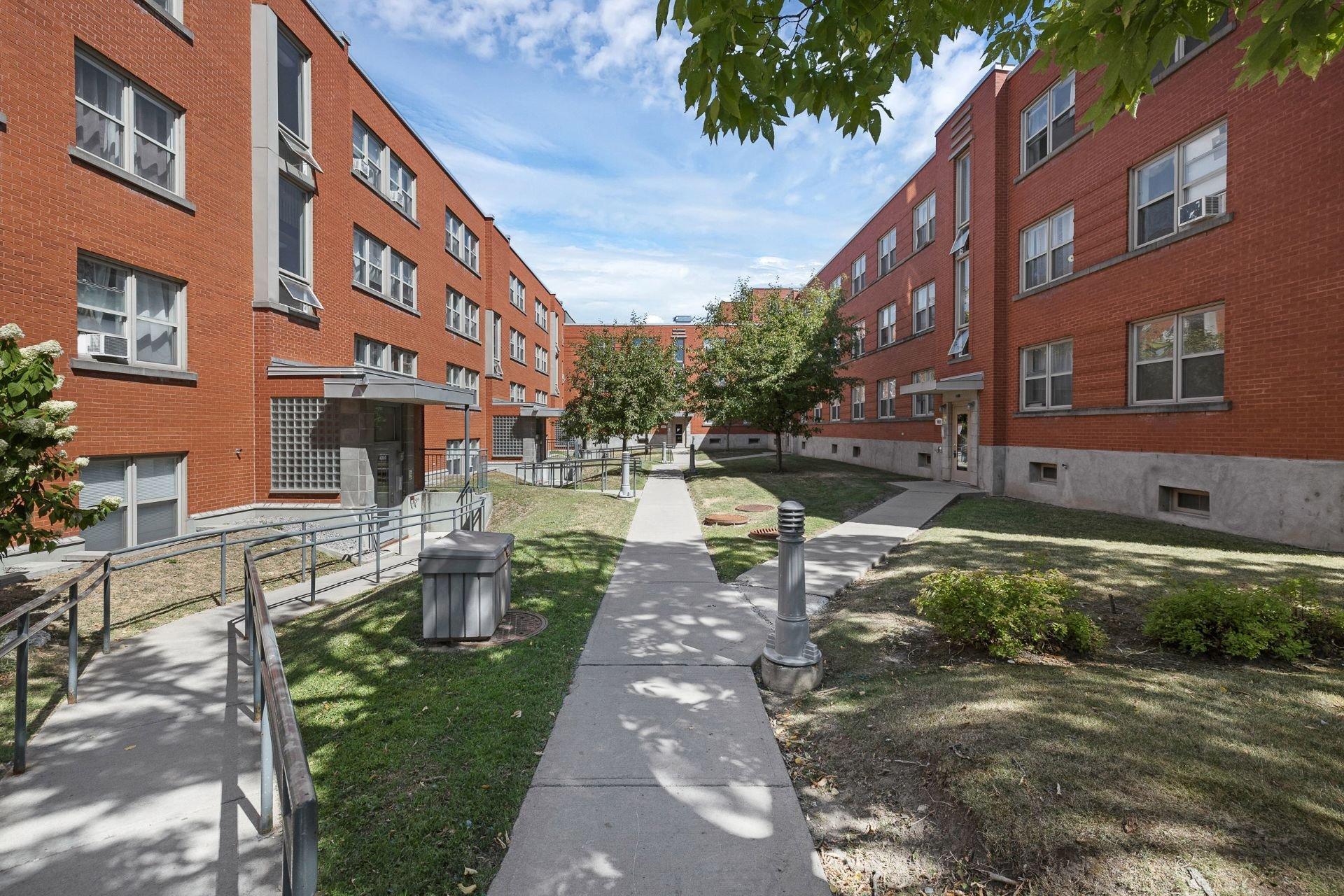 









3911


Boul. Cavendish

, 2,
Montréal (Côte-des-Neiges/Notre-Dame-de-Grâce),




QC
H4B2N4

