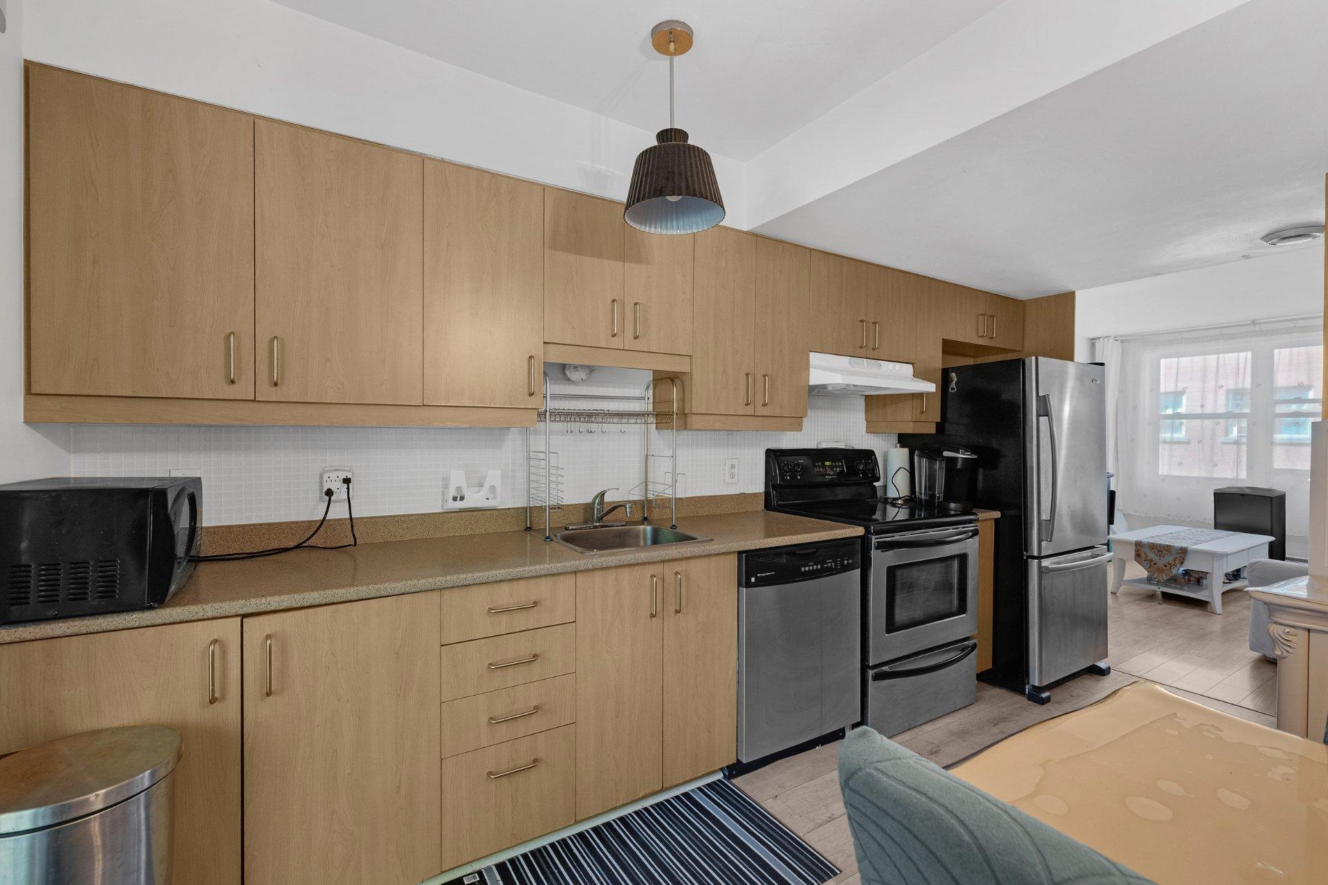 









3911


Boul. Cavendish

, 2,
Montréal (Côte-des-Neiges/Notre-Dame-de-Grâce),




QC
H4B2N4

