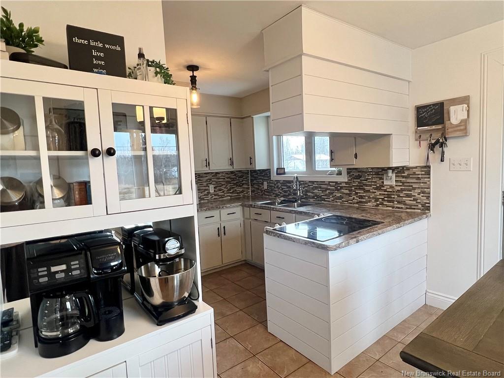 









24


Catherine

ST,
Bathurst,




NB
E8L 1W2

