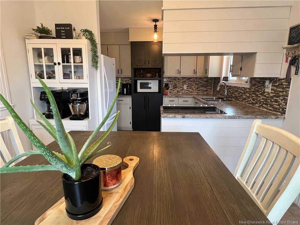 









24


Catherine

ST,
Bathurst,




NB
E8L 1W2

