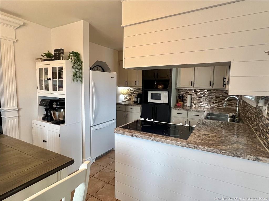 









24


Catherine

ST,
Bathurst,




NB
E8L 1W2

