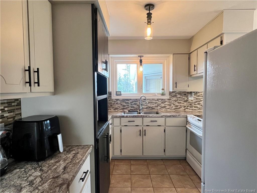 









24


Catherine

ST,
Bathurst,




NB
E8L 1W2

