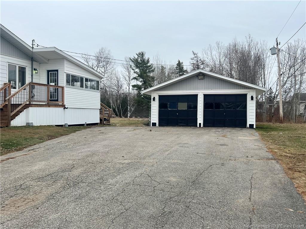 









24


Catherine

ST,
Bathurst,




NB
E8L 1W2

