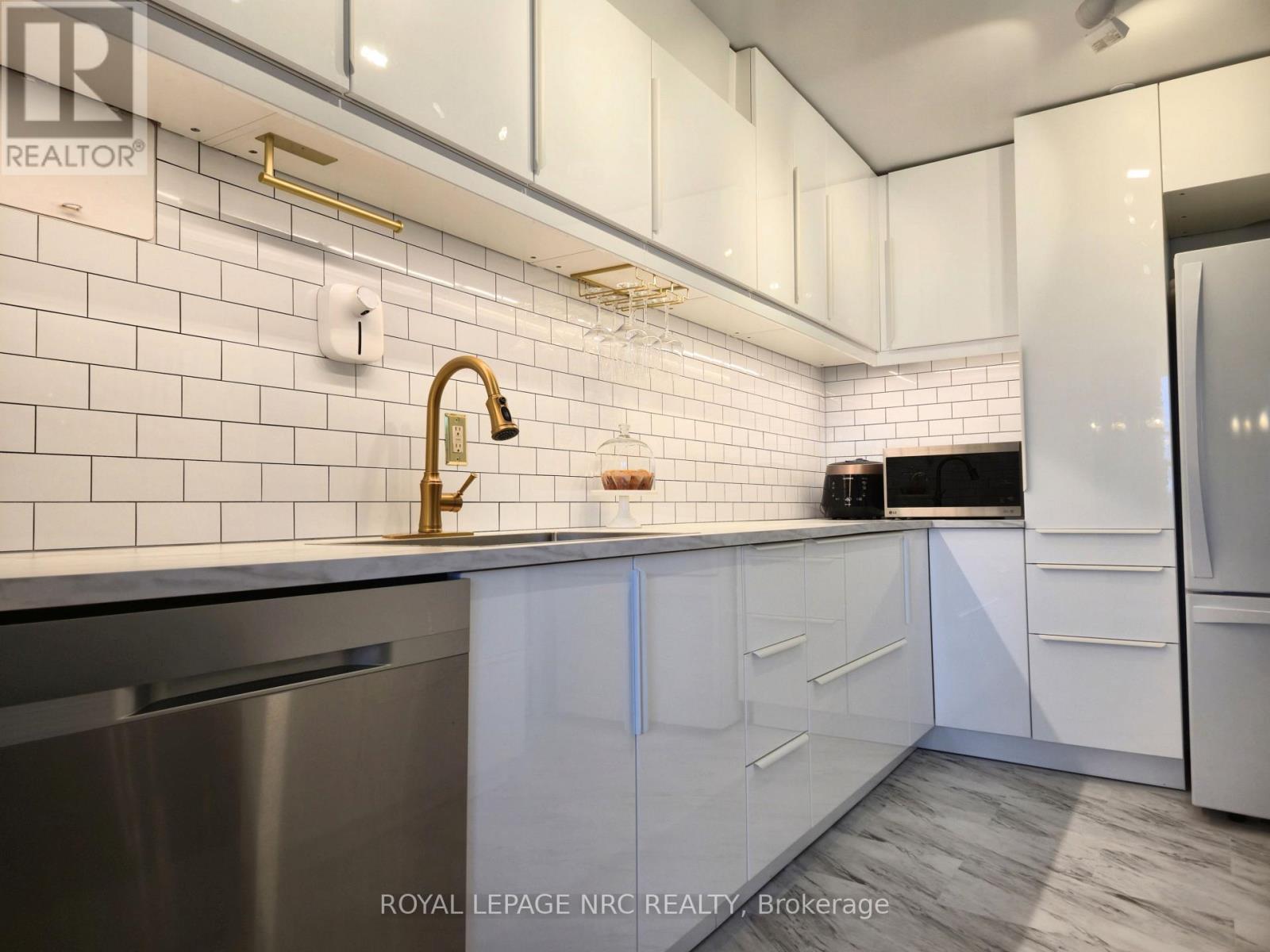 












1108 - 35 TOWERING HEIGHTS BOULEVARD

,
St. Catharines (Glendale/Glenridge),




Ontario
L2T3G8

