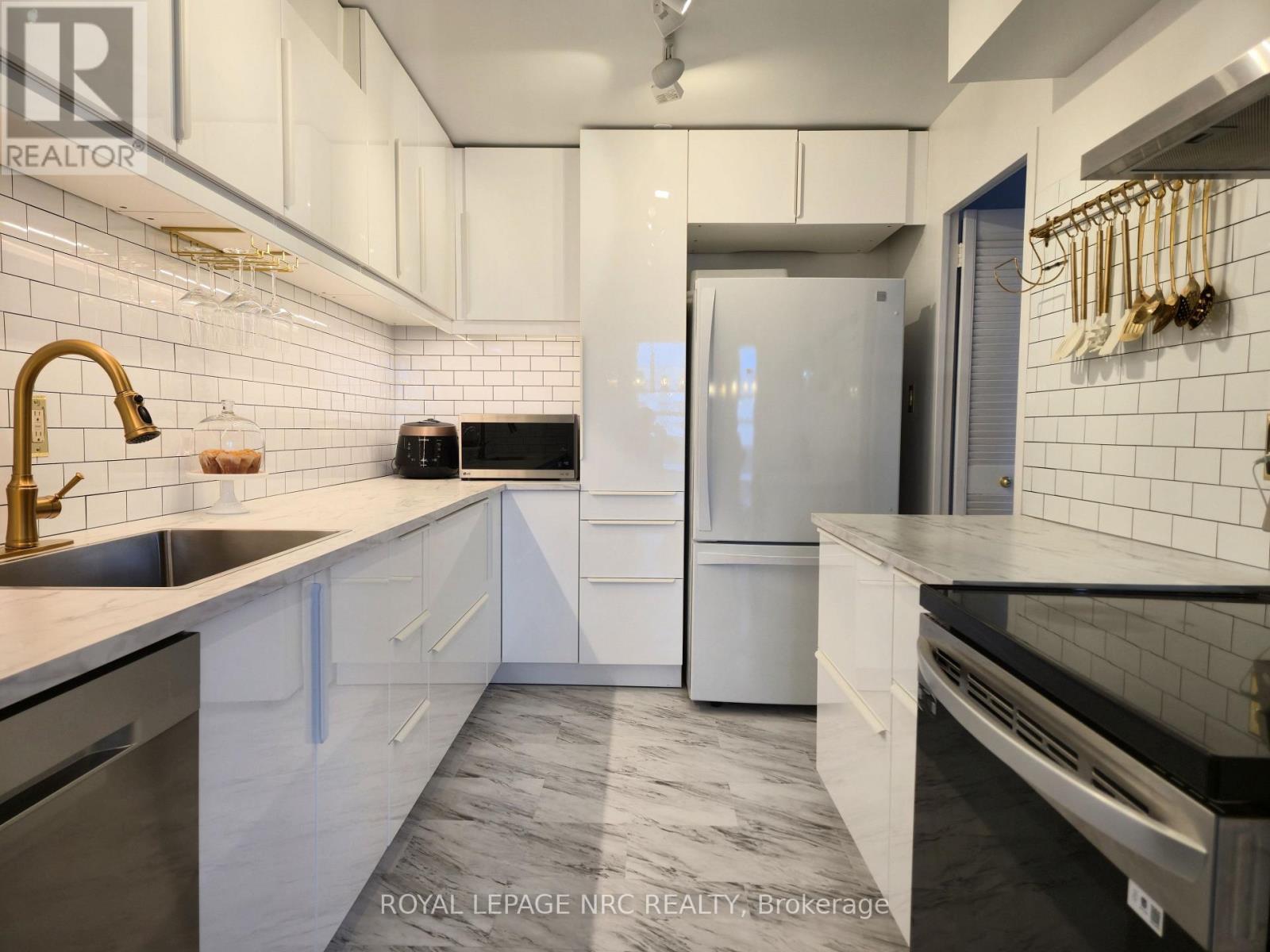 












1108 - 35 TOWERING HEIGHTS BOULEVARD

,
St. Catharines (Glendale/Glenridge),




Ontario
L2T3G8

