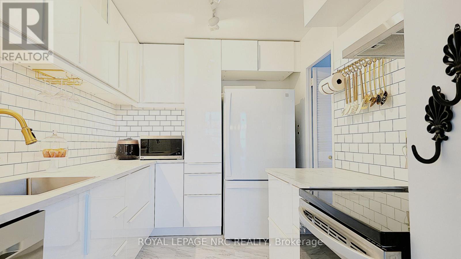 












1108 - 35 TOWERING HEIGHTS BOULEVARD

,
St. Catharines (Glendale/Glenridge),




Ontario
L2T3G8

