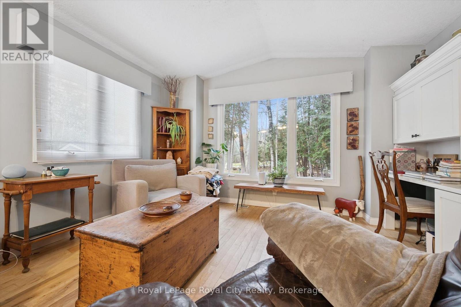 












10 SPRUCE AVENUE

,
Puslinch,




Ontario
N1B2J0

