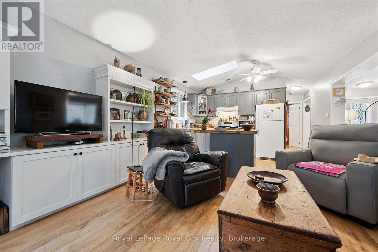 












10 SPRUCE AVENUE

,
Puslinch,




Ontario
N1B2J0

