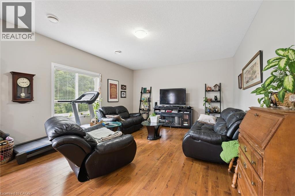 












470 ELORA Street

,
Fergus,




Ontario
N1M1Y8

