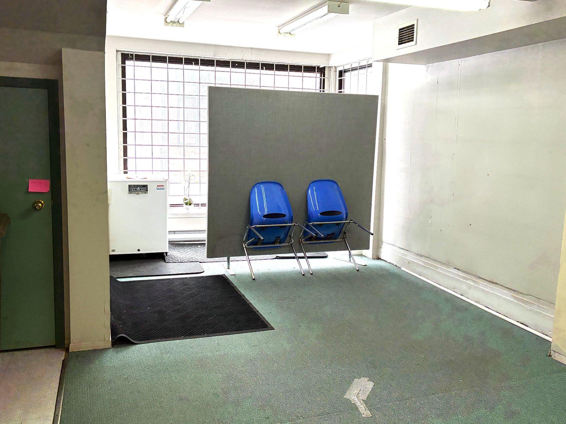 









2098

 - 2100


Rue Frontenac

,
Montréal (Ville-Marie),




QC
H2K2Z3

