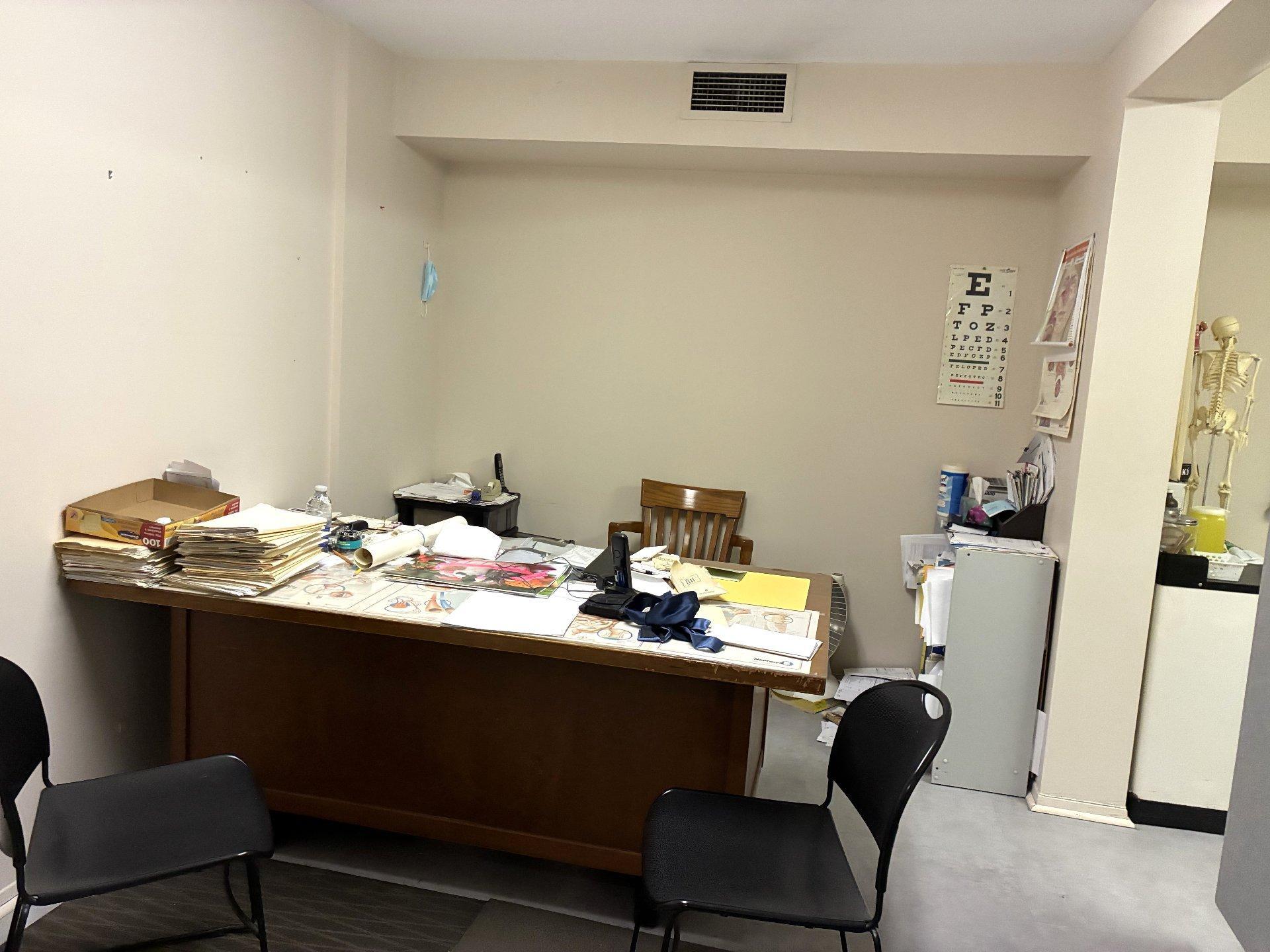 









2098

 - 2100


Rue Frontenac

,
Montréal (Ville-Marie),




QC
H2K2Z3

