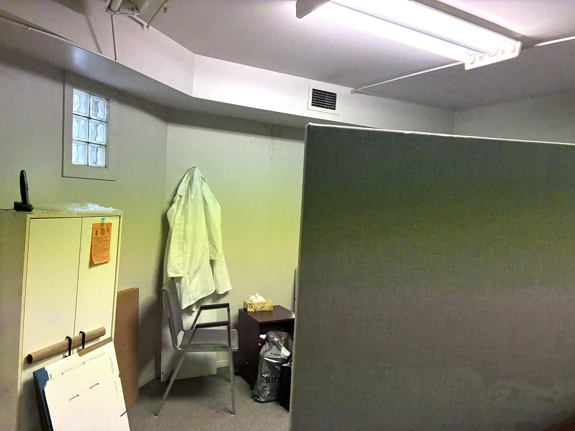 









2098

 - 2100


Rue Frontenac

,
Montréal (Ville-Marie),




QC
H2K2Z3

