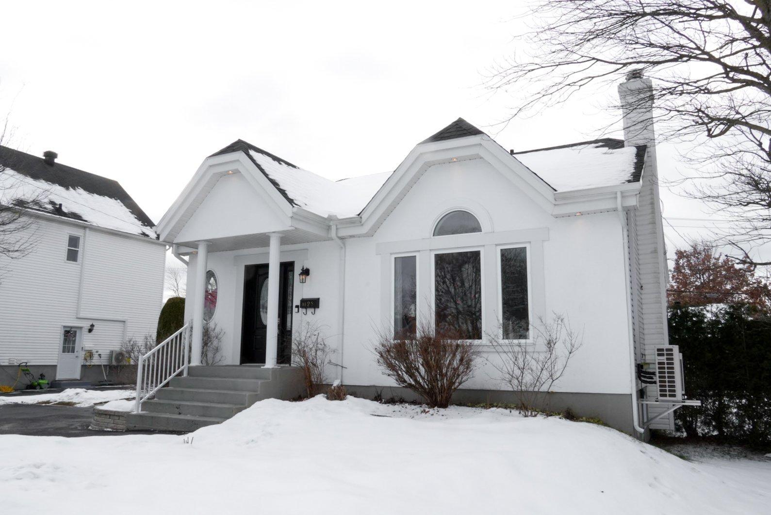 









1125


Rue Deveau

,
Trois-Rivières,




QC
G8V1R4

