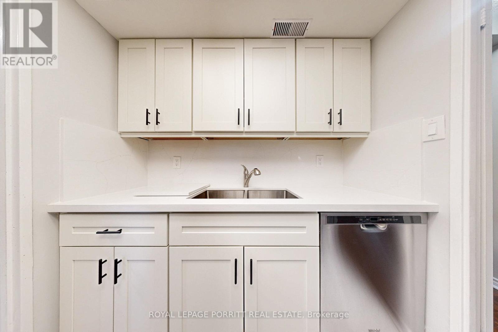 












201 - 1535 LAKESHORE ROAD E

,
Mississauga,




Ontario
L5E3E2

