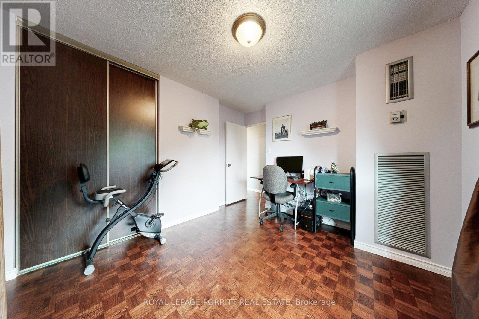 












201 - 1535 LAKESHORE ROAD E

,
Mississauga,




Ontario
L5E3E2

